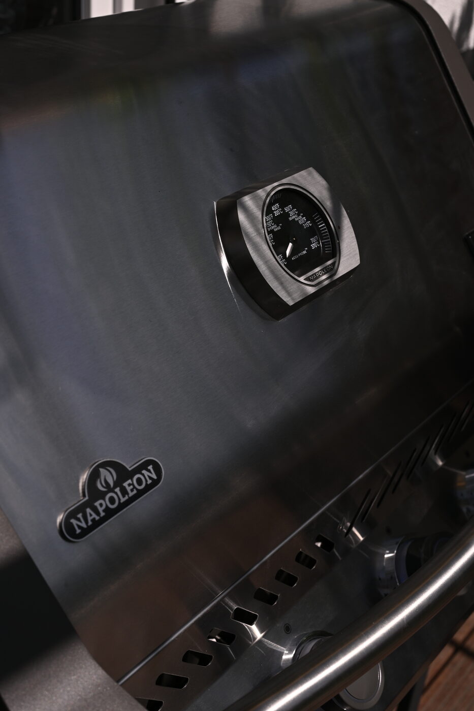 Napoleon Gasgrill – Deckel mit integriertem Thermometer